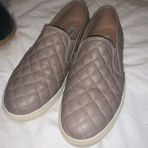 Steve Madden ECENTRCQ GREY Quilted Slip Ons